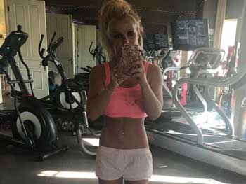 А чем я хуже: Бритни Спирс покусилась на лавры Волочковой фото