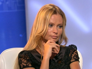 Страдающую от боли Борисову упрекнули за волосатые ноги  фото