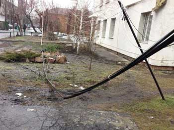 В Запорожской области на здание роддома напали неизвестные - фото фото