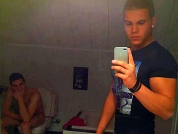 Как сделать селфи и заставить весь Интернет тебя ненавидеть  фото