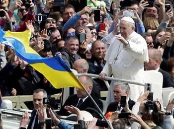 Папа Римский в Пасхальном послании помолился за мир в Украине фото