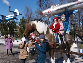 Ровесники и на Запорожских выкрутасах победили, и Весняночку поздравили фото