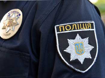 В Черкасской области избили полицейского за замечание о парковке на газоне фото
