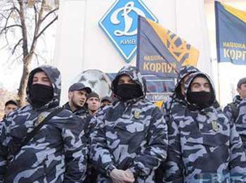 В Киеве проходит марш националистов фото
