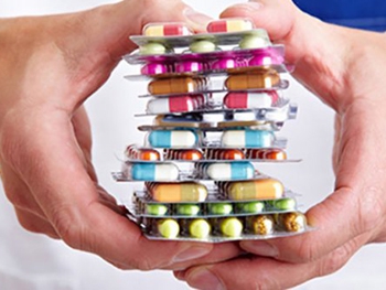 Хотят подсадить на это всю страну: Кремлевская «альтернатива» лечения вызвала гнев у россиян фото