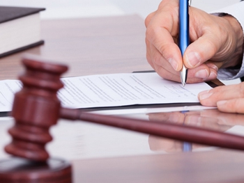 Хмельницкий суд получил 550 заявлений с требованиями вызвать свидетелями Бога и деда Пихто фото