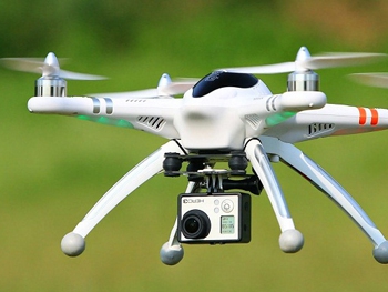 Новая почта тестирует доставку посылок с помощью дронов фото