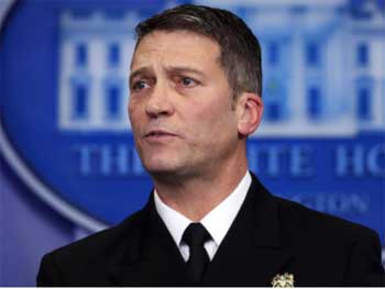 Личный врач Трампа, обвиненный в пьянстве, уйдет в отставку фото