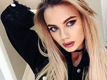 Жена Никиты Преснякова напугала поклонников своими зубами  фото