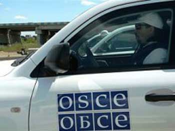 Террористы ЛНР запретили местным жителям общаться с наблюдателями фото