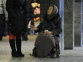 Украинцы оценили свою бедность: на что больше всего не хватает денег фото