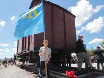 В аннексированном Крыму с помощью дрона зазвучал украинский гимн фото