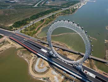 В Китае открыли 145-метровое колесо обозрения без центральной оси (ВИДЕО. ФОТО) фото