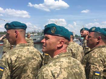 Президент подписал указ о Дне морской пехоты Украины фото