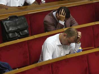 Может кто-то в столовой: в Раде шокированы отсутствием депутатов на заседании фото