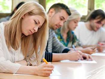 В Харькове абитуриентка начала рожать во время написания ВНО фото