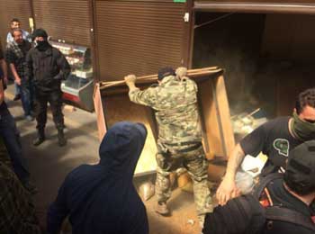 В Киеве за избиение военного пенсионера разгромили рынок  фото