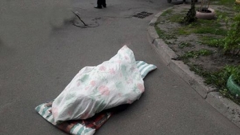 В Энергодаре под домом нашли тело мужчины фото