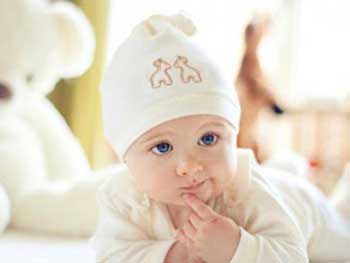 Украинцам при рождении малыша будут давать в подарок беби-бокс фото