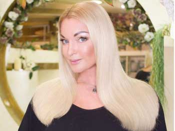 Анастасия Волочкова спасается от негатива... святой водой фото