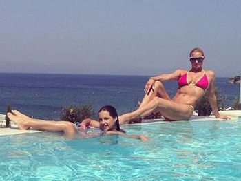 Боже, какой ужас: Волочкова показала дочку в купальнике  фото