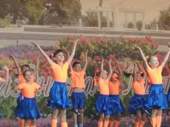 Воспитанники клубов подарили праздничный концерт сверстникам  фото