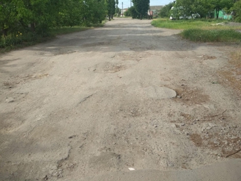 В ожидании ямочного ремонта дорогу разбили совсем  фото