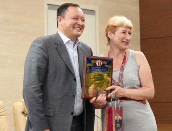 Мелитопольских журналистов поздравил губернатор  фото