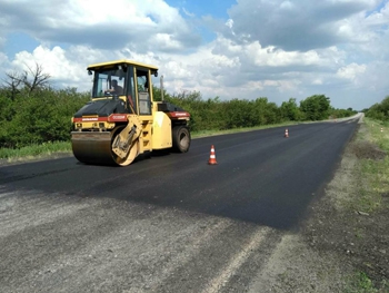 На дорогах Мелитопольского региона идут ремонты фото