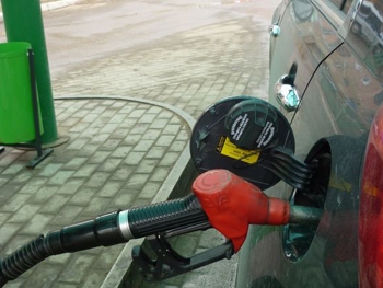 Почему 92-й бензин нельзя заливать в современные моторы? фото