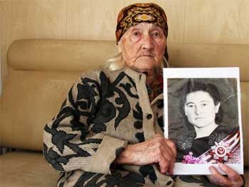 Ждут, что я умру скоро: Беженцы из Донбасса 4 года не могут получить в России пенсии (Фото) фото