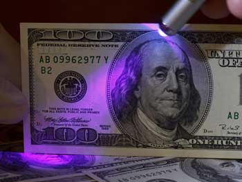 Фальшивые деньги: какие купюры чаще всего подделывают в Украине фото