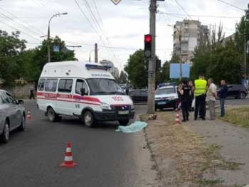 На пешеходном переходе в Херсоне скорая насмерть сбила женщину фото