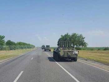 У границ Украины заметили колонну военной техники  фото