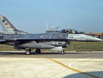 ВВС Турции ударили по позициям курдов в Ираке фото