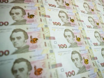 Фальшивые деньги: где чаще всего попадаются и как их распознать фото