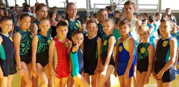 Мелитопольские акробаты успешно выступили в Геническе фото