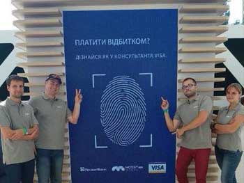 Visa и ПриватБанк запустили в Украине оплату пальцем фото