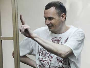 Встает и разговаривает: Москалькова не видит, чтобы Сенцов был в смертельной опасности фото