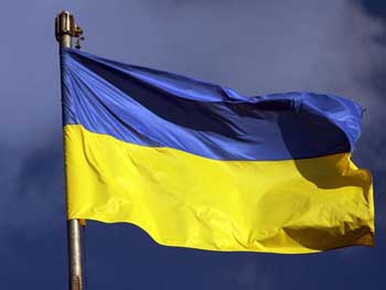 Флаг Украины часами висел в центре Донецка фото