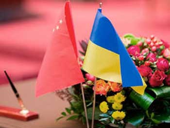 Украина получила от Китая 50 автомобилей скорой помощи фото