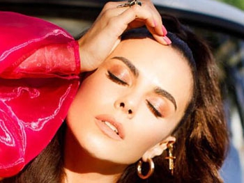 Поклонники заподозрили Настю Каменских в обмане  фото