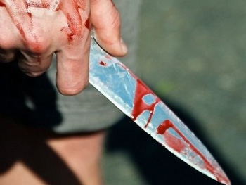 Рецидивиста, пырнувшего ножом снимавшего его мужчину, оставили на свободе фото