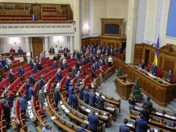 Нардеп подрался с журналистом в Раде: первые подробности фото