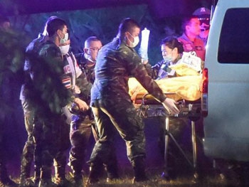 В Таиланде подняли из пещеры всех детей  фото