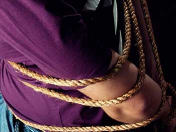 Привязали к дереву и изнасиловали: в зоне ЧАЭС напали на иностранку фото