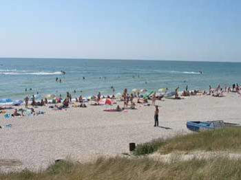 На азовском курорте труп выбросило прямо к ногам отдыхающих фото