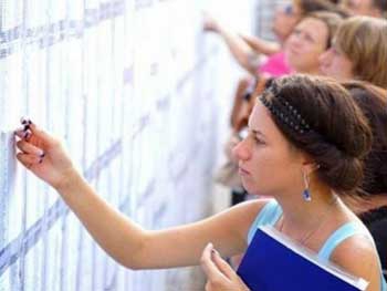 Больше всего абитуриентов-девятиклассников подали свои документы в медколледж фото