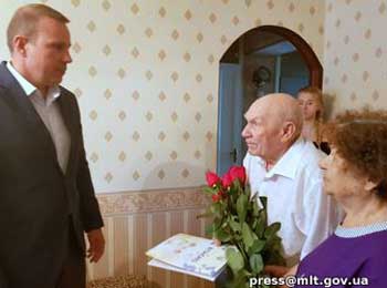 Почетному гражданину города исполнилось 96 лет фото