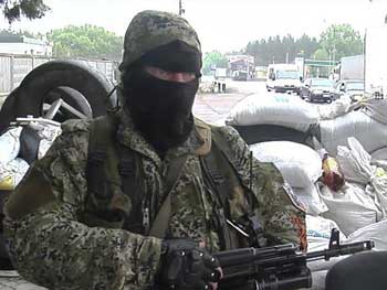 Оккупанты стягивают войска и технику под Луганск фото